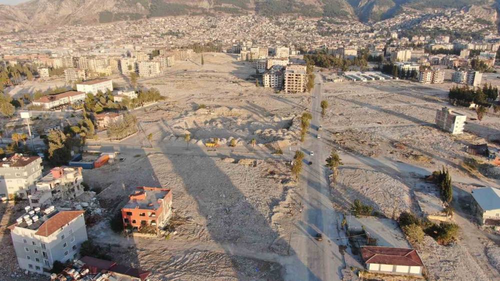 ASRIN FELAKETİYLE BİRLİKTE TANINMAZ HALE GELEN HATAY’DA 46 BİN 600 BİNANIN ENKAZI KALDIRILDI