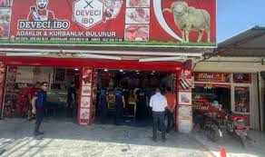 ADANA’DA KALDIRIMDA KÜÇÜKBAŞ HAYVAN KESEN KASABA 148 BİN 997 TL CEZA KESİLDİ