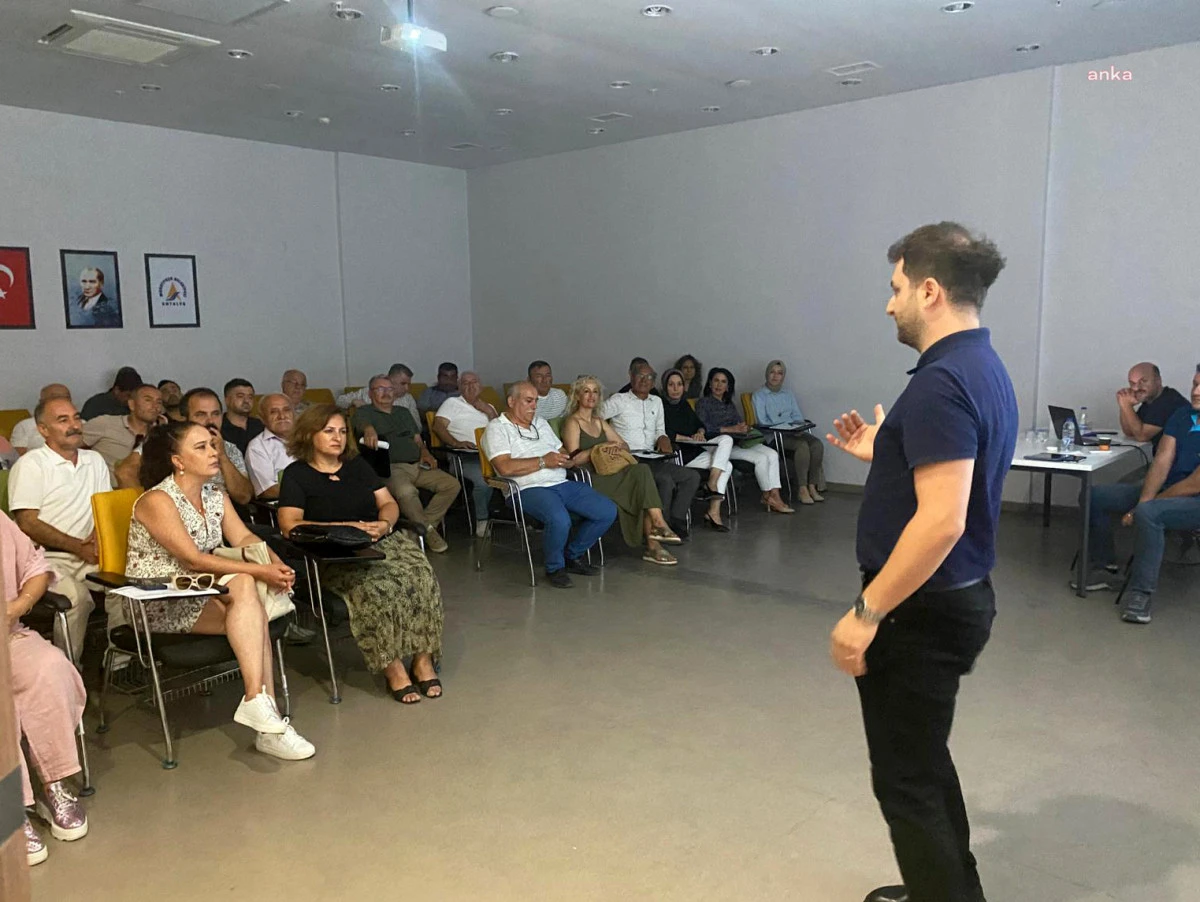 Muratpaşa ilçesinde görev yapan muhtarlar, "Tebligat Yazma Eğitimi"ne katıldı