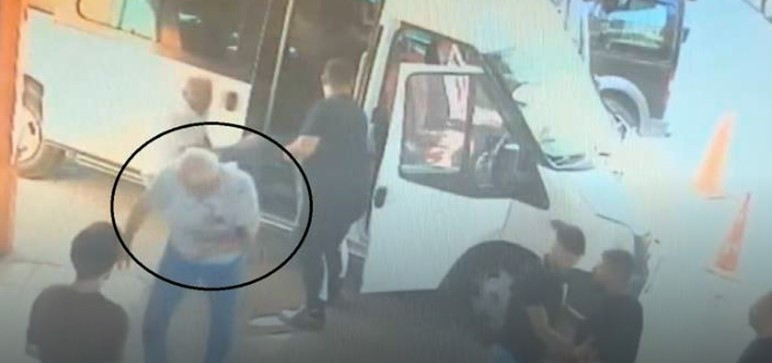KULAĞINI KOPARDIĞI MİNİBÜS ŞOFÖRÜNÜN CEBİNDEN DÜŞEN PARAYI ALIP CEBİNE KOYDU