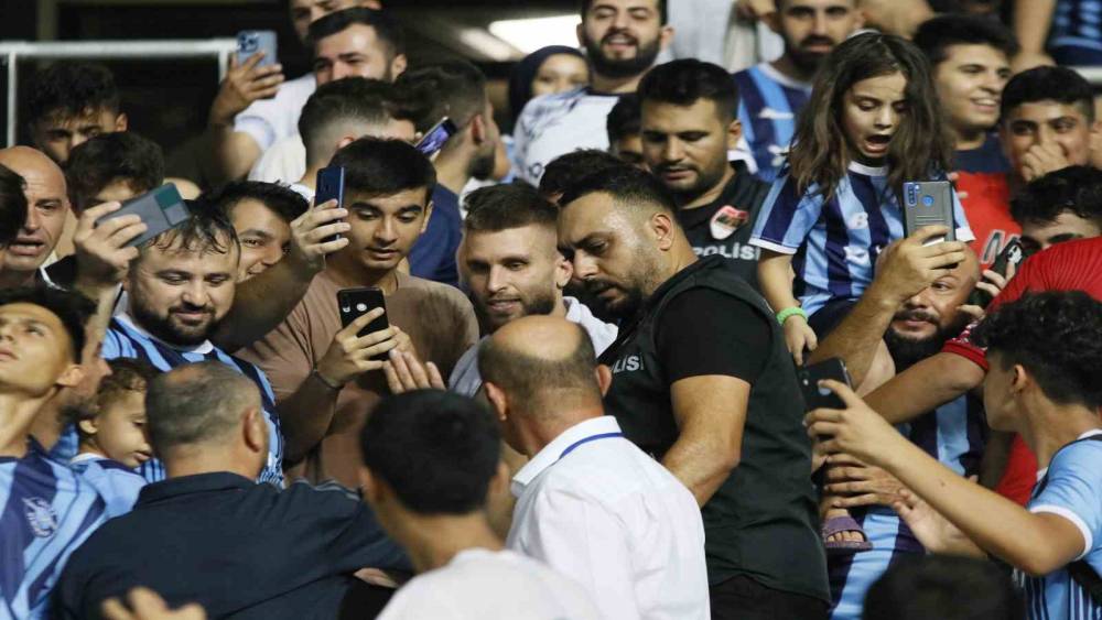 PORTEKİZLİ YILDIZ KEVİN RODRİGUES GALİBİYET SEVİNCİNİ TRİBÜNLERE GİDİP TARAFTARLAR YAŞADI