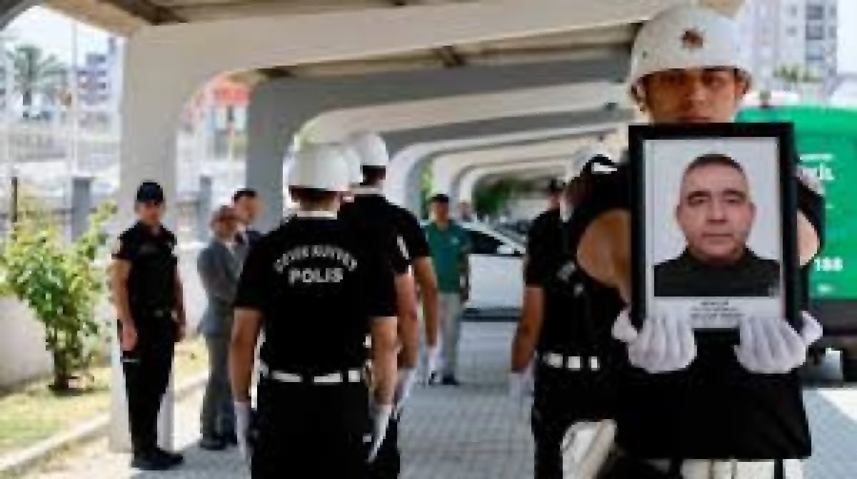 Görevi başında kalp krizi geçiren polis memuru şehit oldu