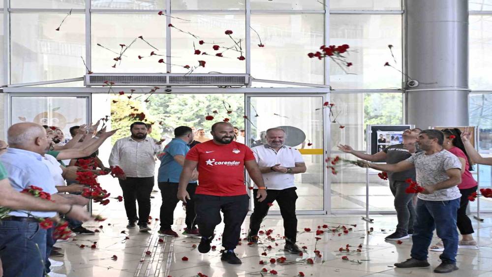 TÜRKİYE YAĞLI GÜREŞ LİGİ’NİN İLK ŞAMPİYONU ORHAN OKULU’YA COŞKULU KUTLAMA