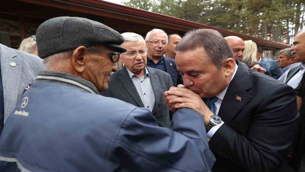 BAŞKA BÖCEK ELMALI VE KAŞ’TA VATANDAŞLARIN SORUNLARINI DİNLEDİ