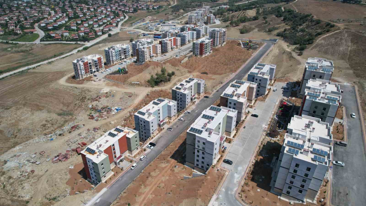 TOKİ KONUTLARINDA OTURAN DEPREMZEDELER ARTIK DEPREM KORKUSU YAŞAMIYOR