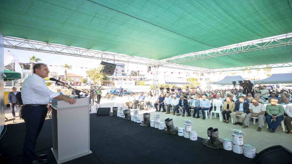 Mersin’de Büyükşehir Belediyesinden balıkçılara ekipman desteği