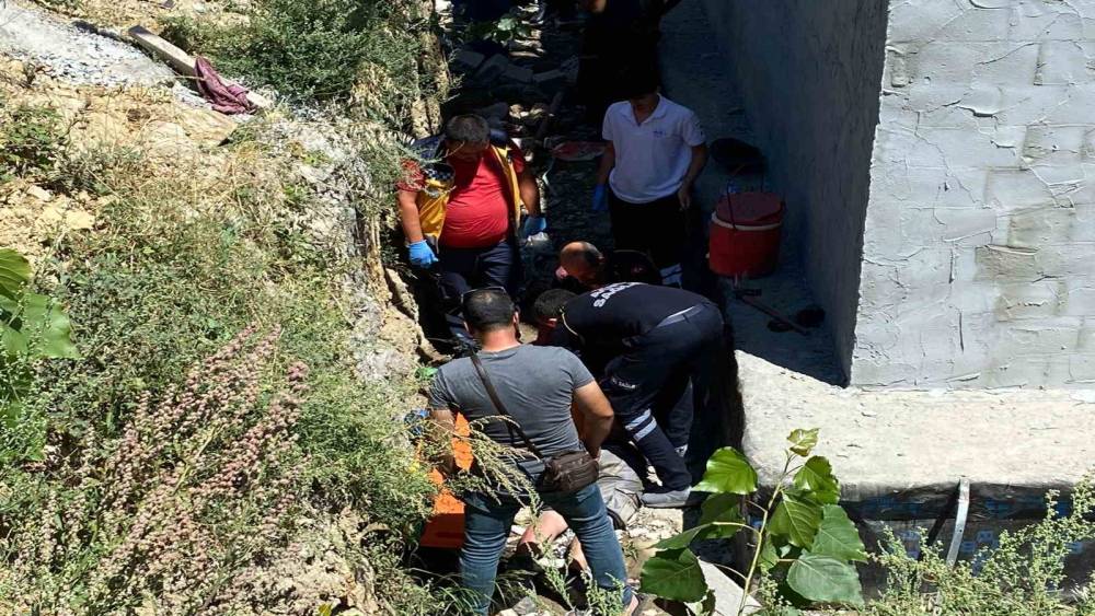 ÇALIŞTIĞI INŞAATTAN DÜŞEN GENÇ YARALANDI