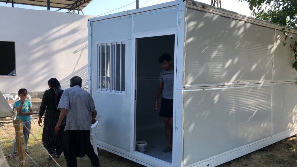 ADANA KOZAN’DA 5.5’LİK DEPREM SONRASI KONTEYNERLER KURULDU