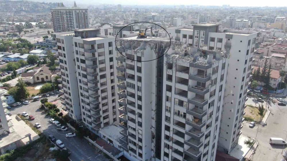 HATAY’DA 13 KATLI LÜKS BİNAYI YIKMAK İÇİN ÇÖZÜMÜ BÖYLE BULDULAR