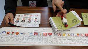 BEKLENEN GÜN GELDİ! TÜRKİYE SANDIK BAŞINA GİDİYOR