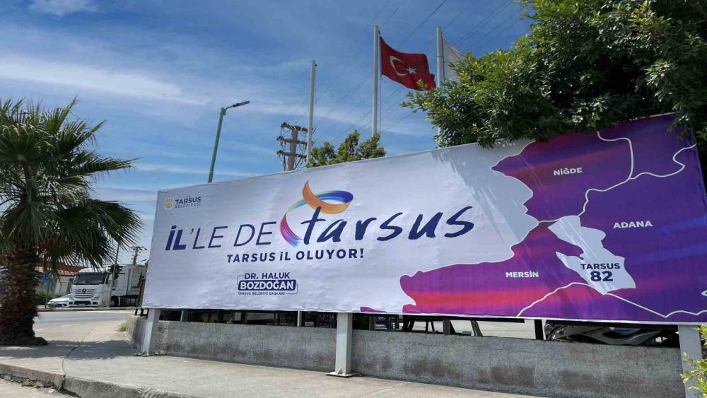 TARSUS BELEDİYESİNDEN DİKKAT ÇEKİCİ PANKART: "TARSUS İL OLUYOR"