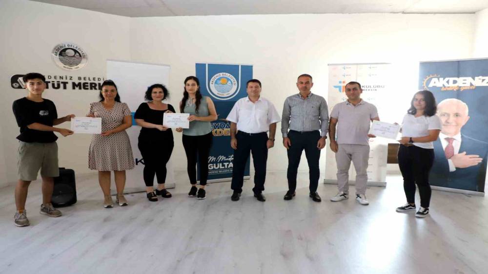 AKDENİZLİ GENÇLERİN SERTİFİKA HEYECANI