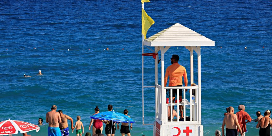 KONYAALTI’NDA CANKURTARANLAR 3,5 AYDA 400’ÜN ÜZERİNDE BOĞULMA VAKASINA MÜDAHALE ETTİ
