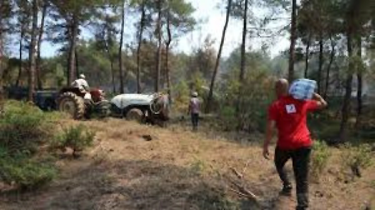 Kızılay'dan Yayladağı'ndaki Yangınla Mücadele Ekiplerine Destek