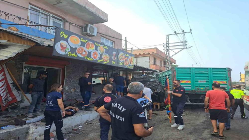 KAMYON ORTALIĞI SAVAŞ ALANINA ÇEVİRDİ: 2 YARALI