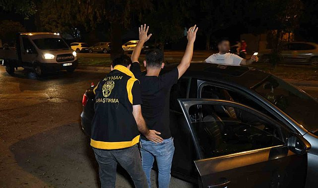 SEYHAN POLİSİ 34 SİLAH ELE GEÇİRİRKEN 201 SUÇLUYU YAKALADI