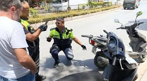 MANAVGAT'TA HER 3 MOTOSİKLET SÜRÜCÜSÜNDEN 2'Sİ KASK TAKMIYOR
