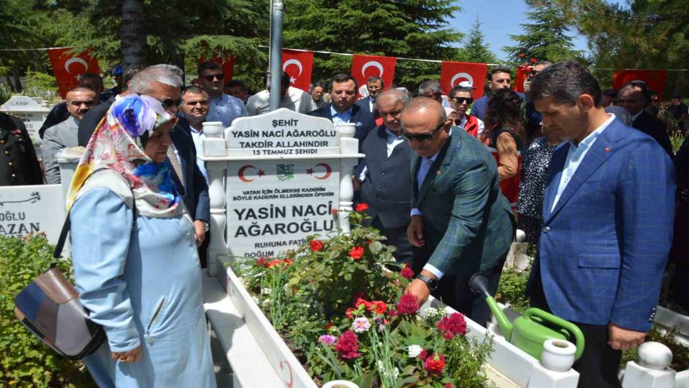 15 TEMMUZ ŞEHİDİ AĞAROĞLU MEZARI BAŞINDA ANILDI