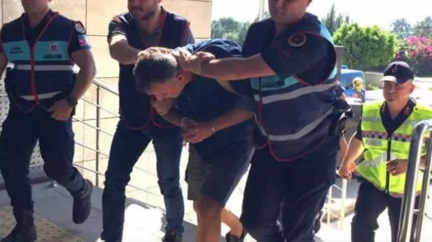 ÖĞRETMENIN KATILI, ÖĞRETMEN SEVGILI ÇIKTI