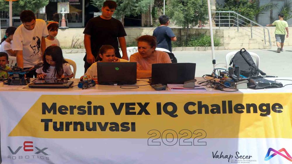 Mersin Büyükşehir Belediyesi, geleceğin yazılımcılarına temel oluyor
