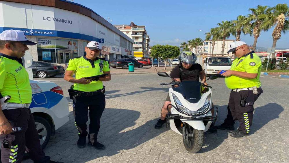 GAZİPAŞA’DA POLİSTEN KASK DENETİMİ