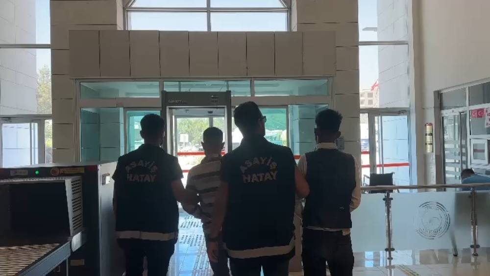 HATAY’DA BİR KİŞİYİ DARP EDİP GASP EDEN 2 ŞÜPHELİ TUTUKLANDI