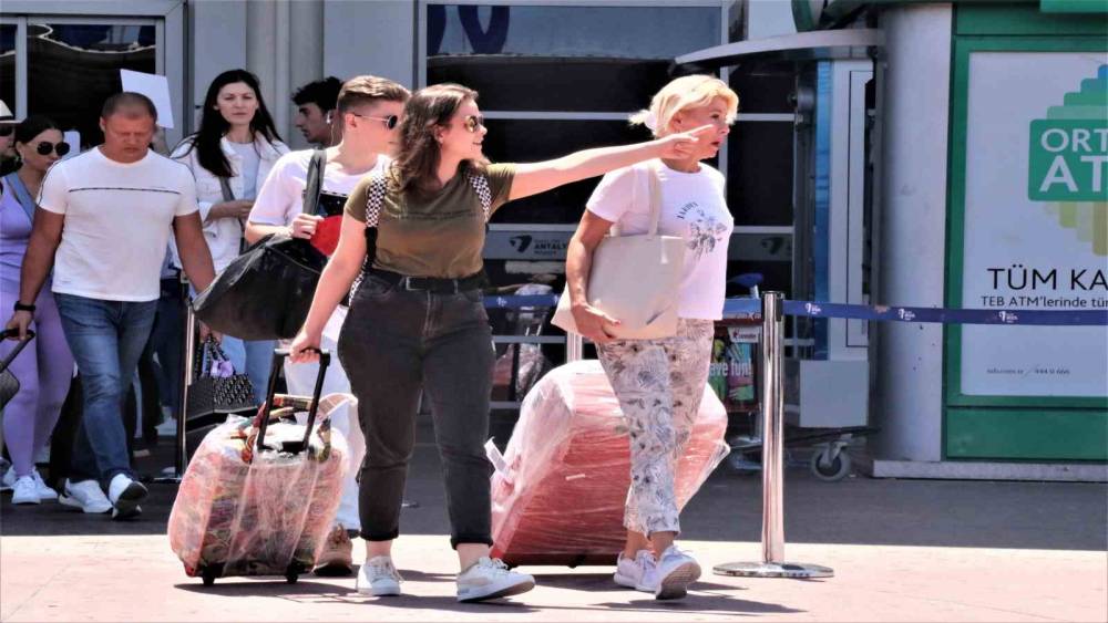 Antalya 8 ayda 10 milyonu aşkın turist ağırladı