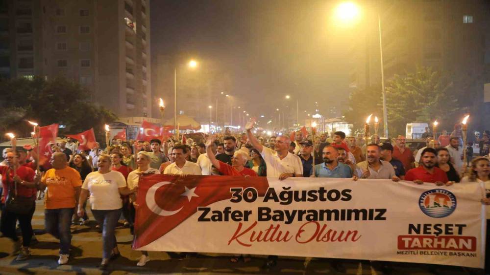 MEZİTLİLİLER ‘ZAFERİ’ COŞKUYLA KUTLADI