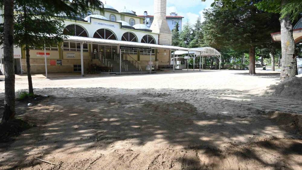 ANADOLU MAHALLESİ CAMİİNİN ÇEVRE DÜZENLEMESİ YAPILIYOR