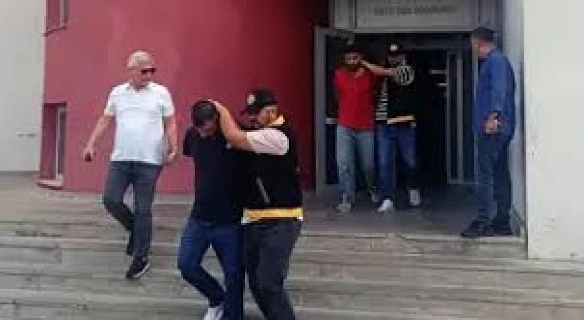 Polis Taklidi Yaparak 4.250.000 Lira Değerinde Altın Dolandırdılar