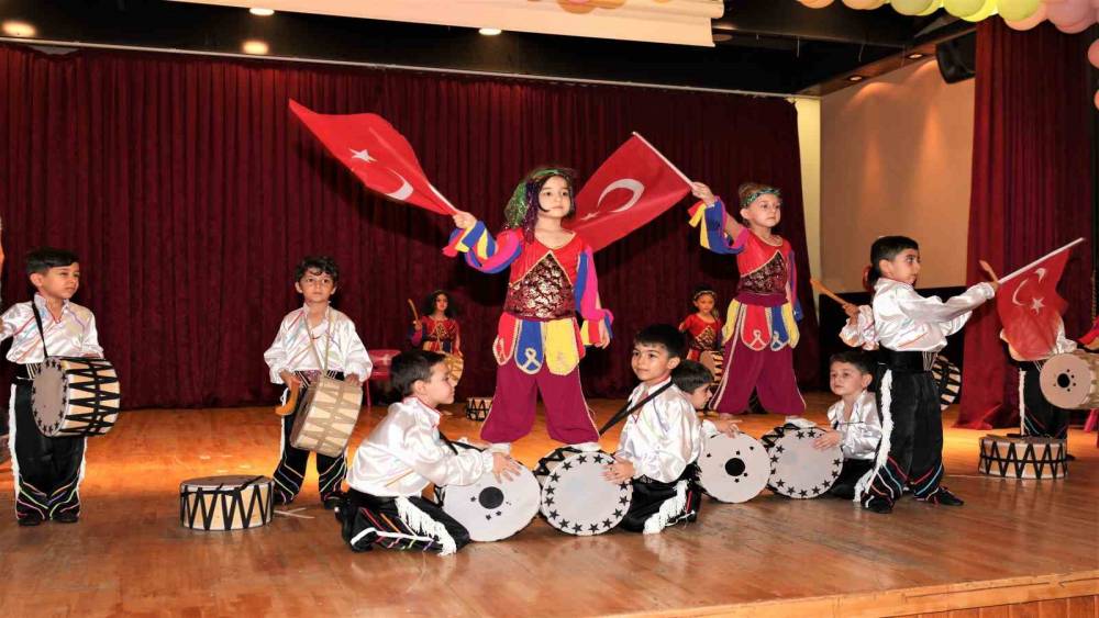 YÜREĞİR BELEDİYESİ KREŞLERİNDE MEZUNİYET SEVİNCİ