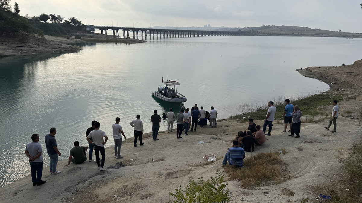 SICAKLARDAN BUNALIP GÖLE GİREN GENÇ BOĞULDU