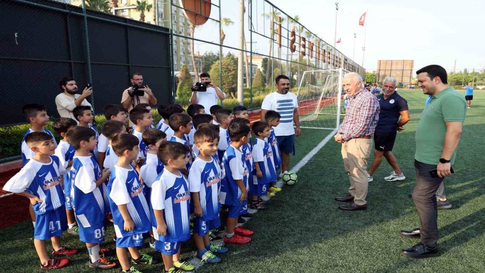 AKDENİZ BELEDİYESİNİN YAZ SPOR OKULLARI DEVAM EDİYOR
