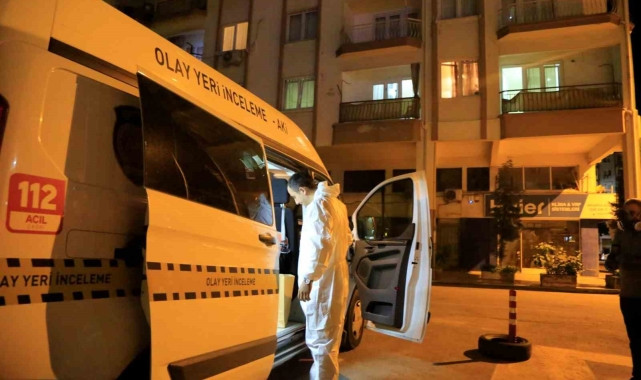 BİNAYI SARAN AĞIR KOKU İHBARINA GELEN POLİS EKİPLERİ DAİRE SAHİBİNİN CANSIZ BEDENİ İLE KARŞILAŞTI