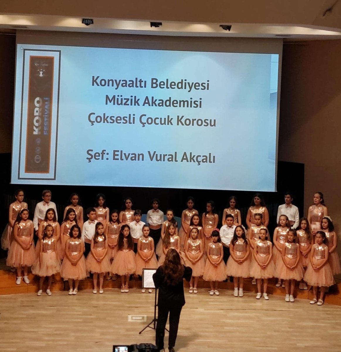 KONYAALTI ÇOCUK KOROSU’NA “ÖZEL” ÖDÜL