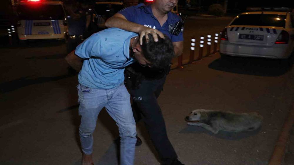 POLİSİN İHTARLARINA UYMAYIP ÇALINTI MOTOSİKLETLE 15 KİLOMETRE KAÇIP ORTALIĞI BİRBİRİNE KATTILAR