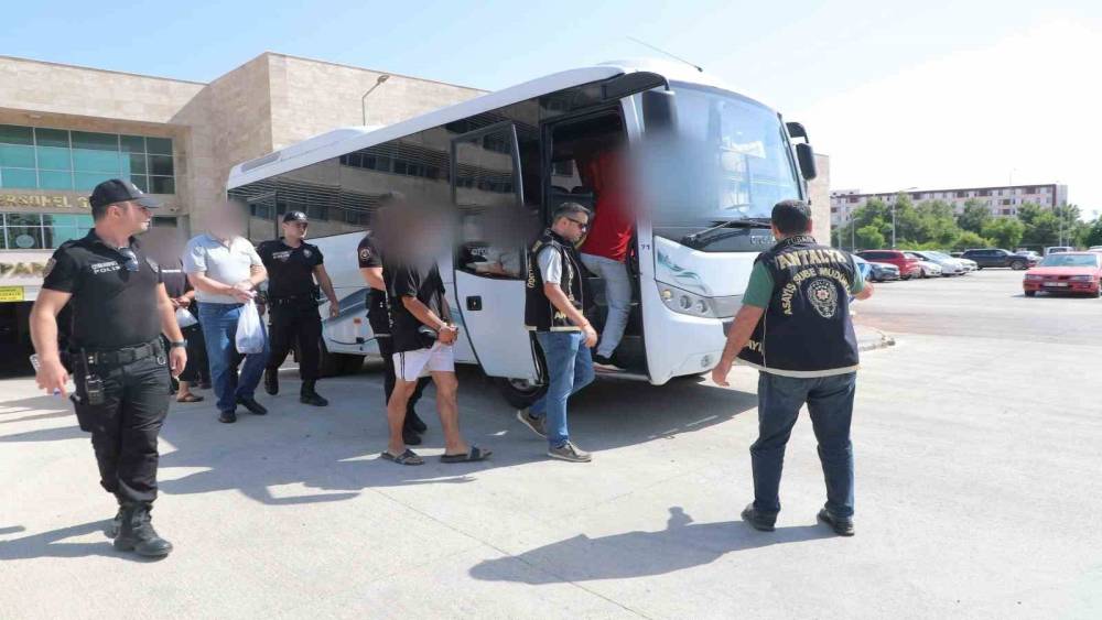 ANTALYA’DA ARANAN 44 FİRARİ YAKALANDI