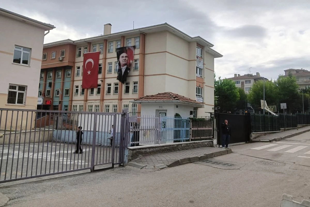 ÖGRENCİNİN SİLAH GETİRDİĞİ OKULDA 'ŞEFFAF POŞET'ÖNLEMİ