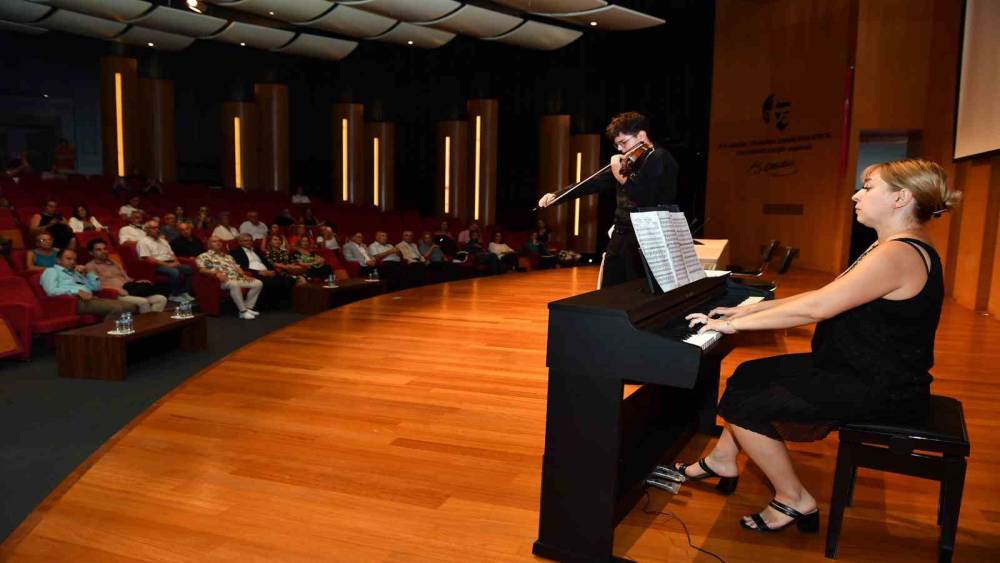 KÜLTÜR VE SANAT SEMİNER DİZİSİNİN İLKİ GERÇEKLEŞTİ