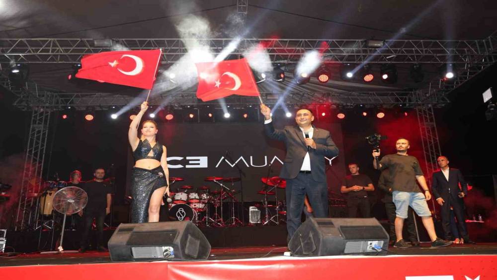 TOROSLAR’ DA ZAFER BAYRAMI DÜZENLENEN KONSERLERLE COŞKUYLA KUTLANDI