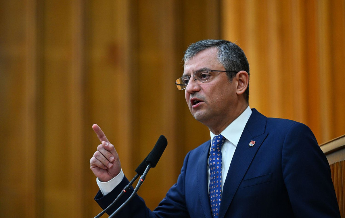 ÖZEL'DEN CUMHURBAŞKANI ERDOĞAN'A İLGİNÇ BORÇ TEKLİFİ: CAMİLERİ, ELEKTRİK TRAFOLARINI VE ORTAK ALANLARI AL, DÜŞ YAKAMIZDAN