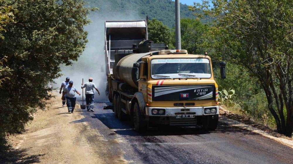 HACIOĞLAN VE SARIBELEN GRUP YOLUNDA ASFALT ÇALIŞMASI