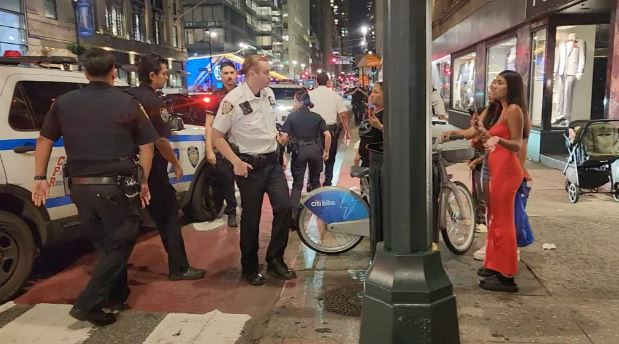 11 YAŞINDAKİ GÖÇMEN ÇOCUK, NEW YORK'TA SOYGUN VE GASP OLAYLARINA KARIŞTIĞI İÇİN TUTUKLANDI