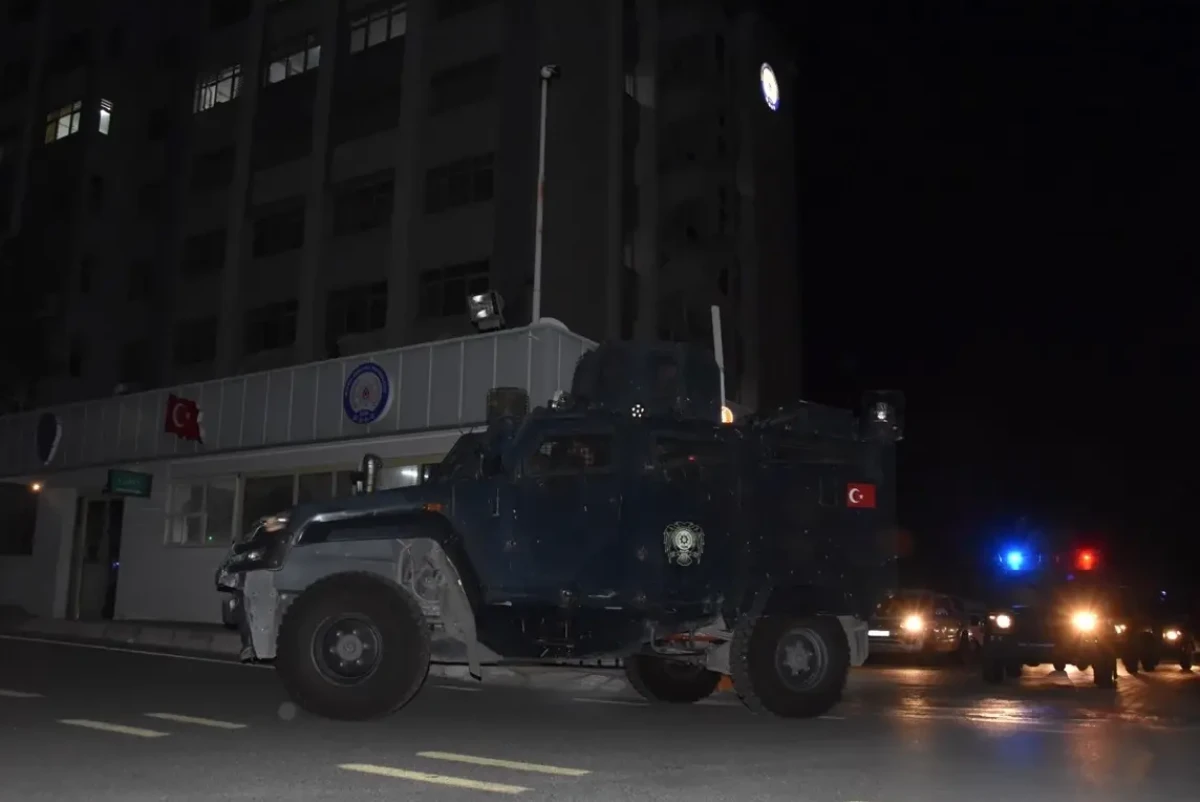 Mersin'de DEAŞ'a Yönelik Operasyon: 8 Şüpheli Gözaltına Alındı