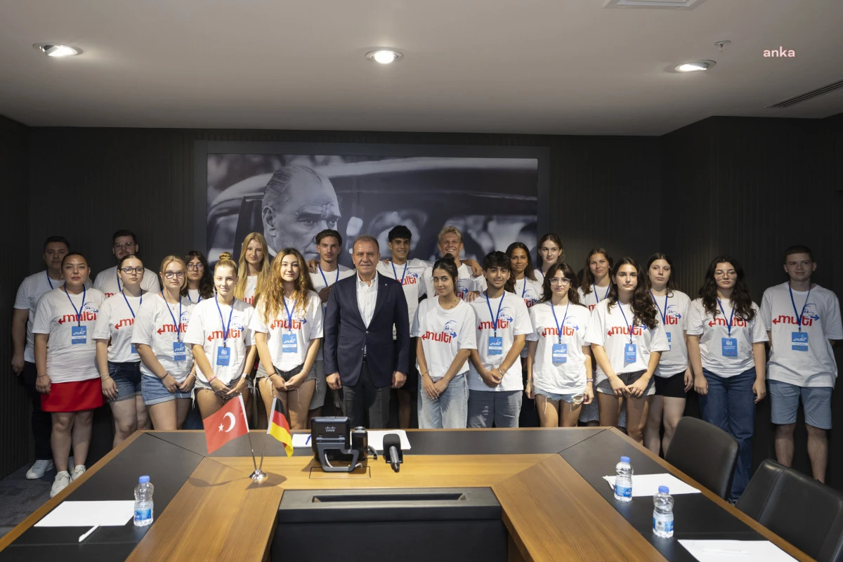 Mersin Büyükşehir Belediye Başkanı Seçer: "Mutlu bir şehir yaratmanın yolunun gençlerden geçtiğini düşünüyoruz"
