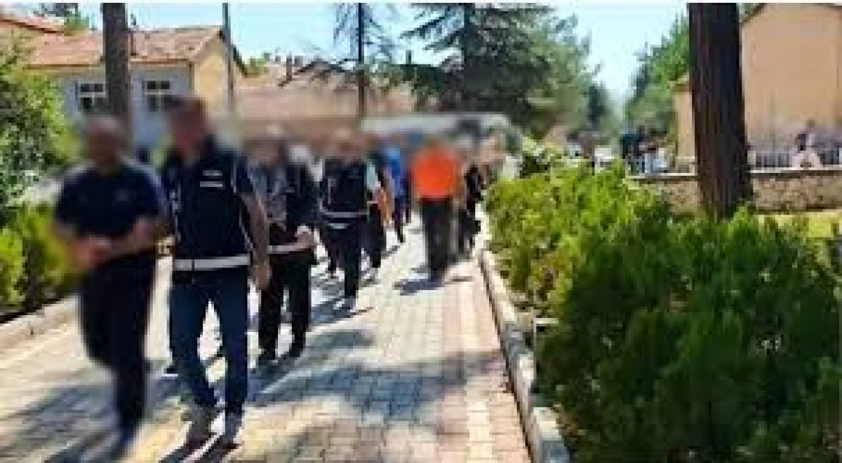 BURDUR'DA UYUŞTURUCU VE FUHUŞ ÇETESİNE OPERASYON: 6 TUTUKLAMA