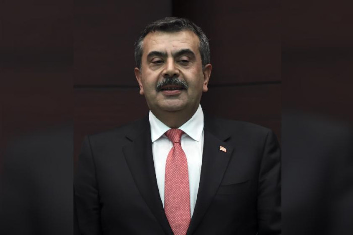 MİLLİ EĞİTİM BAKANI TEKİN: MEVZUATA UYMAYAN FRANSIZ OKULLARINA İŞLEM YAPILACAK