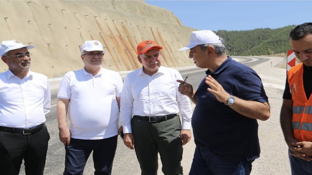 KOZAN-KAYSERİ ARASI YOLLARDA ÇALIŞMALAR DEVAM EDERKEN YERİNDE İNCELENDİ