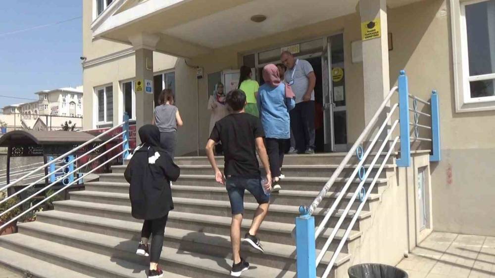 DEPREMİN MERKEZİ KAHRAMANMARAŞ’TA ÖĞRENCİLERİN YKS HEYECANI