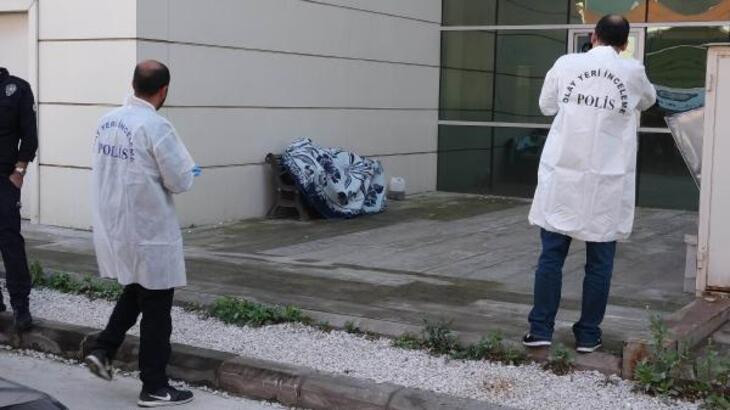 HASTANE BAHÇESİNDE ÖLÜ BULUNDU
